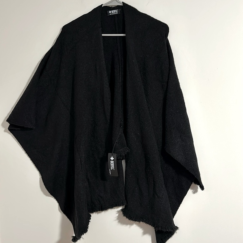 NWT + Beryll cashmere open front poncho shrug fuzzy Boucle black one size